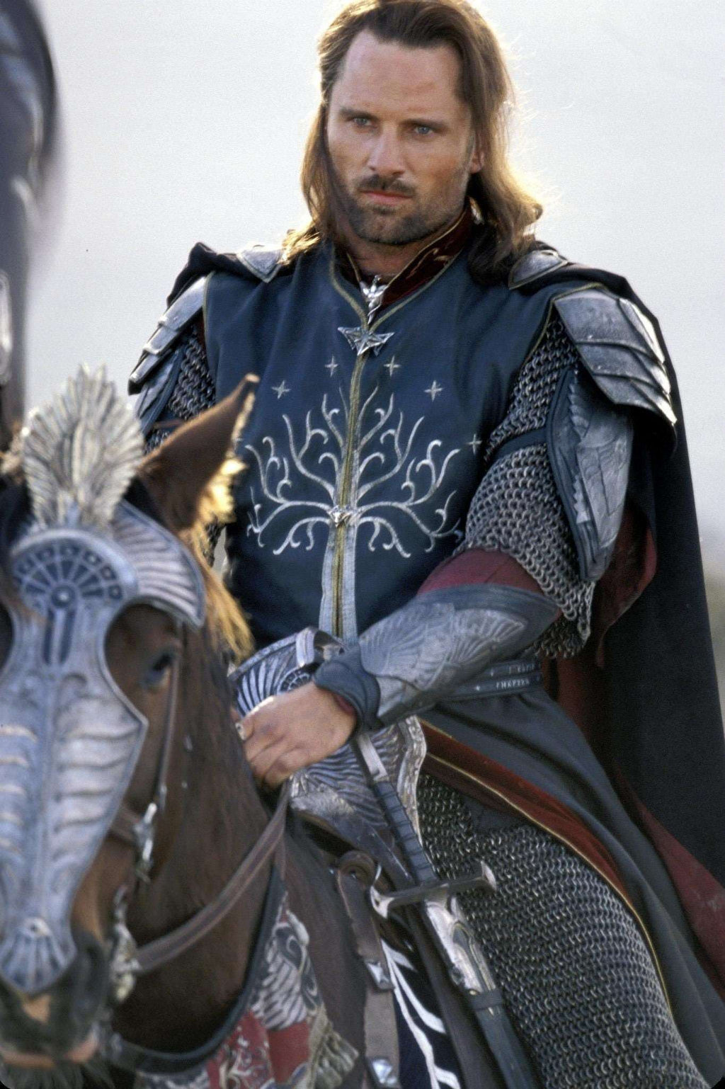 Aragorn's King bracers (Lord of the Rings)