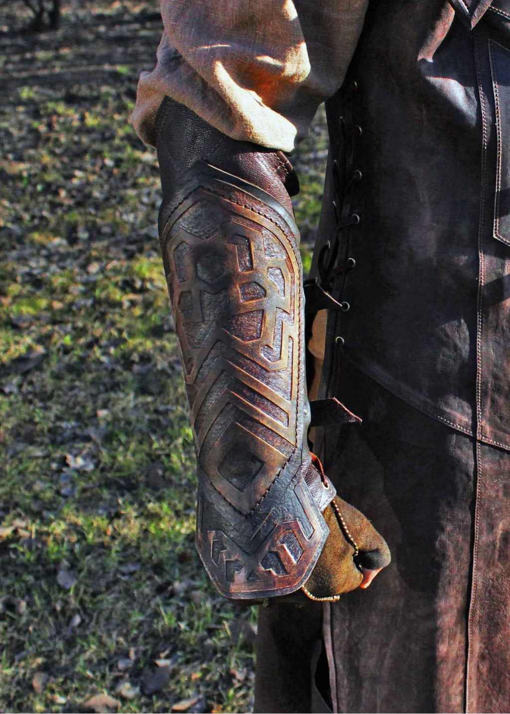 Thorin's leather bracers (Lord of the Rings)