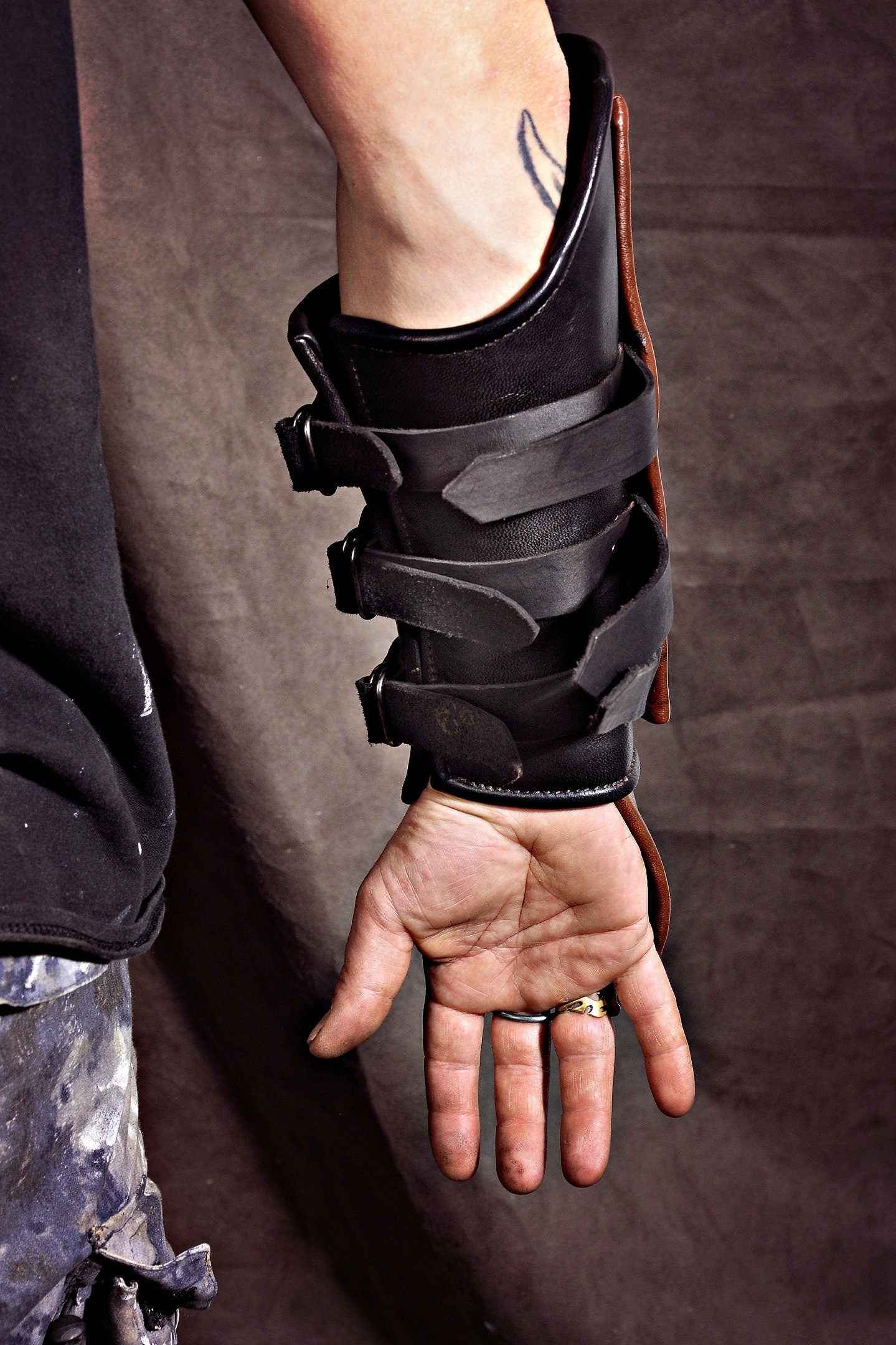 Hiccup's bracers (How to train your dragon 3)