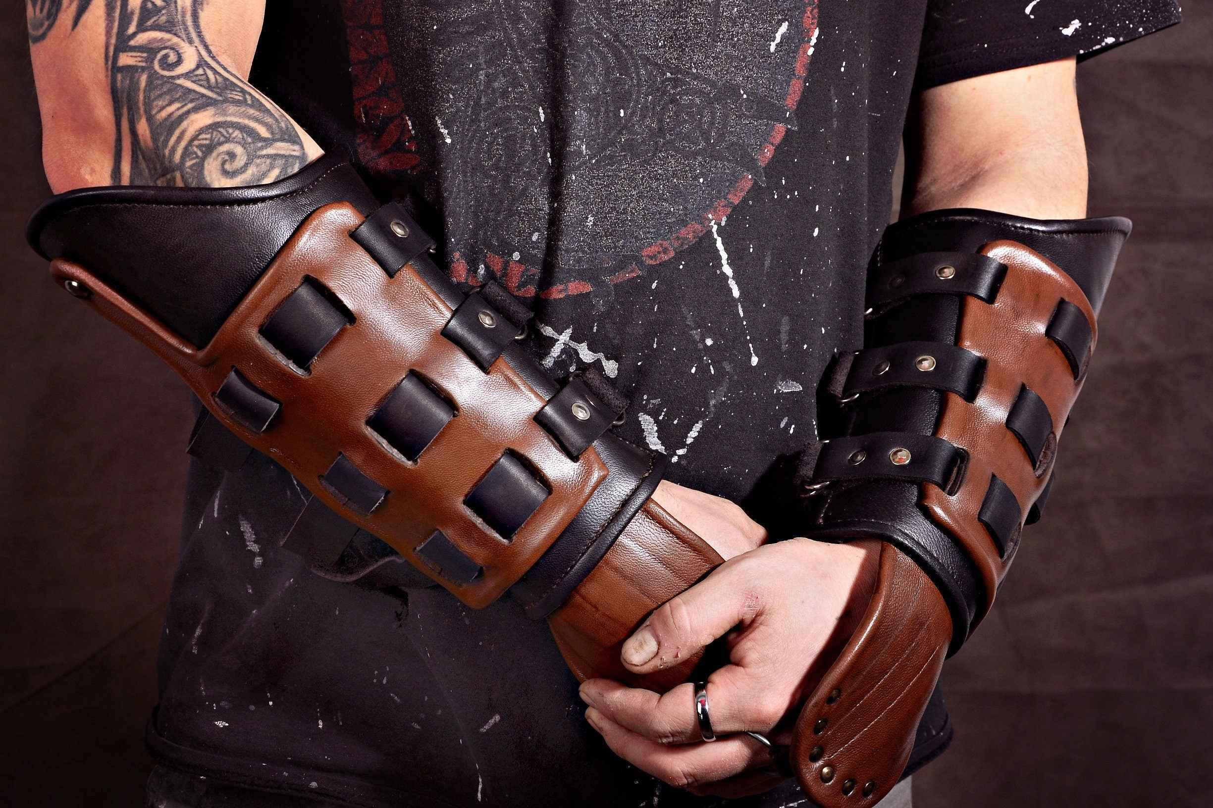 Hiccup's bracers (How to train your dragon 3)